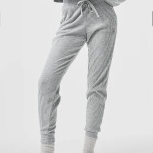 Alo Yoga Muse Knit Gray Ribbed Sweatpants